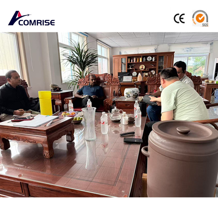 Nostrum clientem ad inspicere officinas et ipsum satisfacit